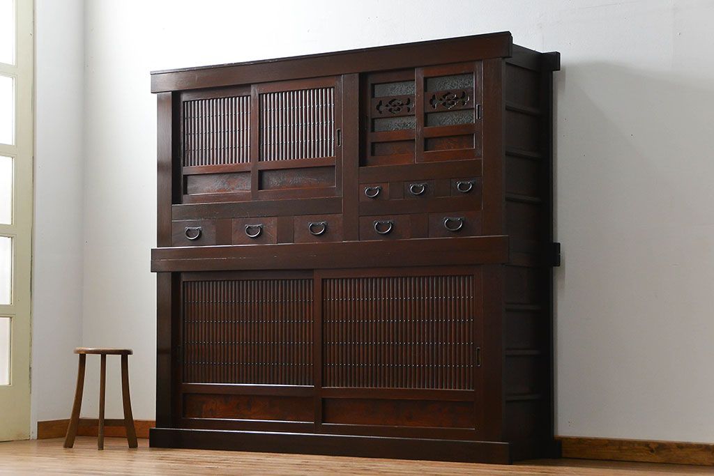 アンティーク家具　アンティーク 丸桟仕上げの上質な六尺近江水屋箪笥