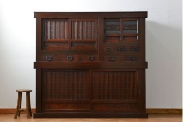 アンティーク家具　アンティーク 丸桟仕上げの上質な六尺近江水屋箪笥