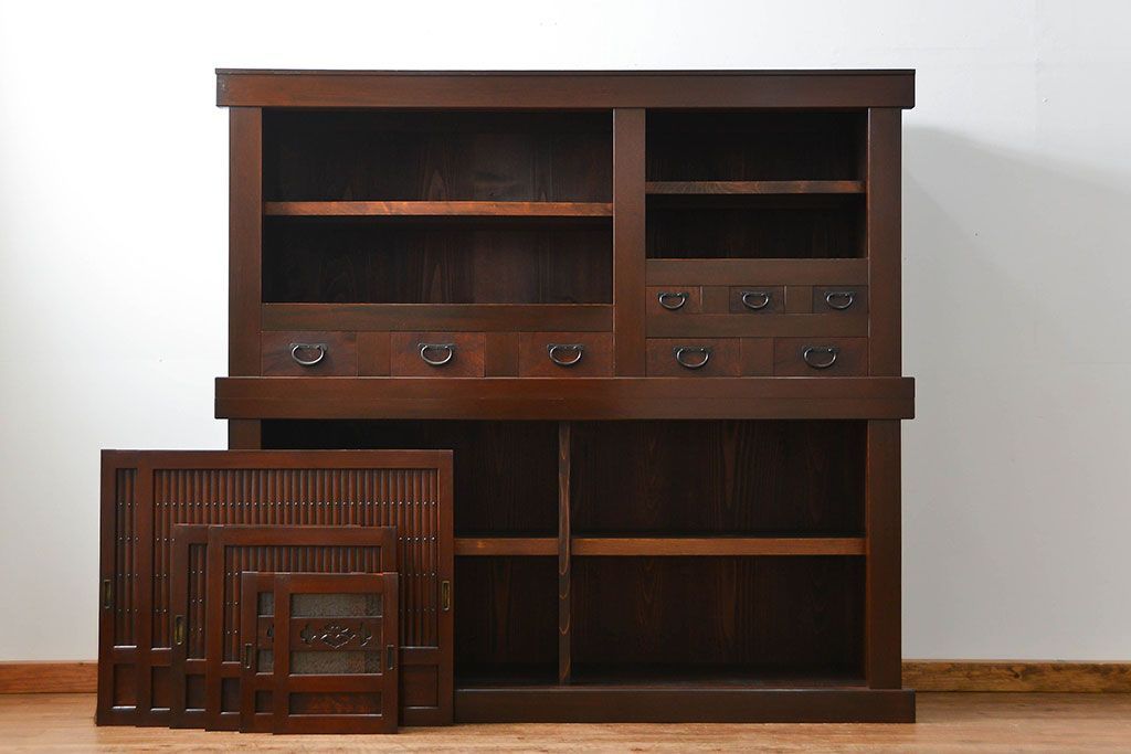 アンティーク家具　アンティーク 丸桟仕上げの上質な六尺近江水屋箪笥