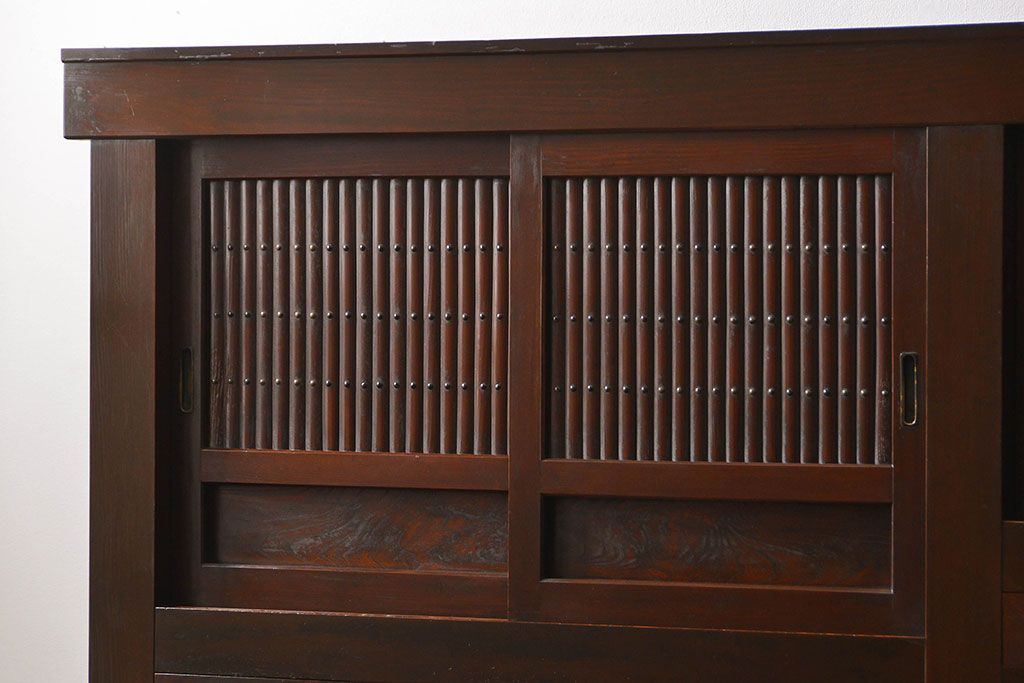 アンティーク家具　アンティーク 丸桟仕上げの上質な六尺近江水屋箪笥