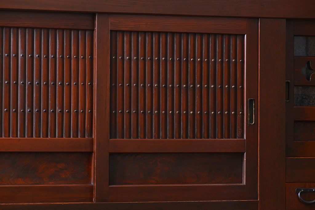 アンティーク家具　アンティーク 丸桟仕上げの上質な六尺近江水屋箪笥