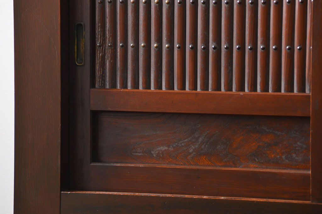 アンティーク家具　アンティーク 丸桟仕上げの上質な六尺近江水屋箪笥