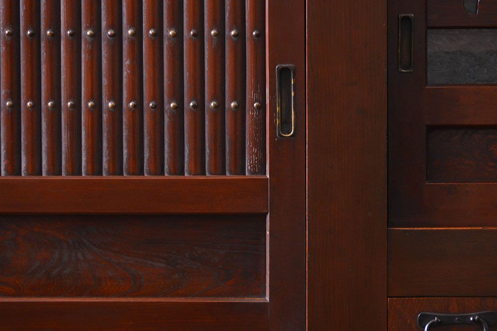 アンティーク家具　アンティーク 丸桟仕上げの上質な六尺近江水屋箪笥