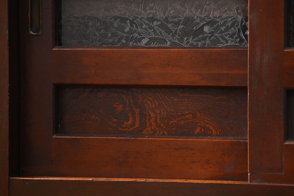 アンティーク家具　アンティーク 丸桟仕上げの上質な六尺近江水屋箪笥