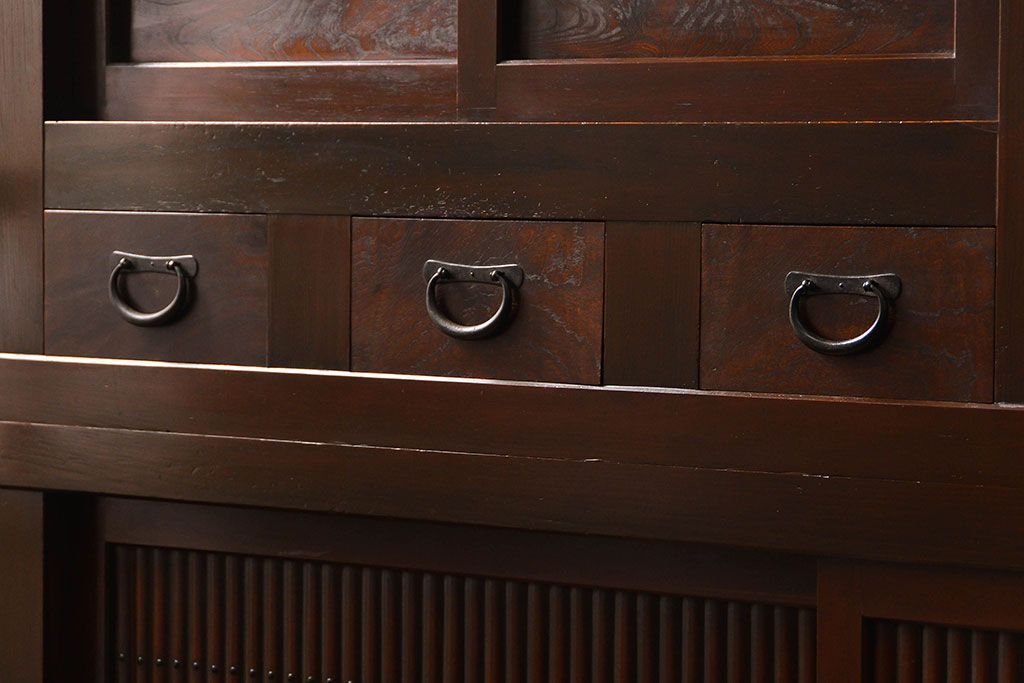 アンティーク家具　アンティーク 丸桟仕上げの上質な六尺近江水屋箪笥