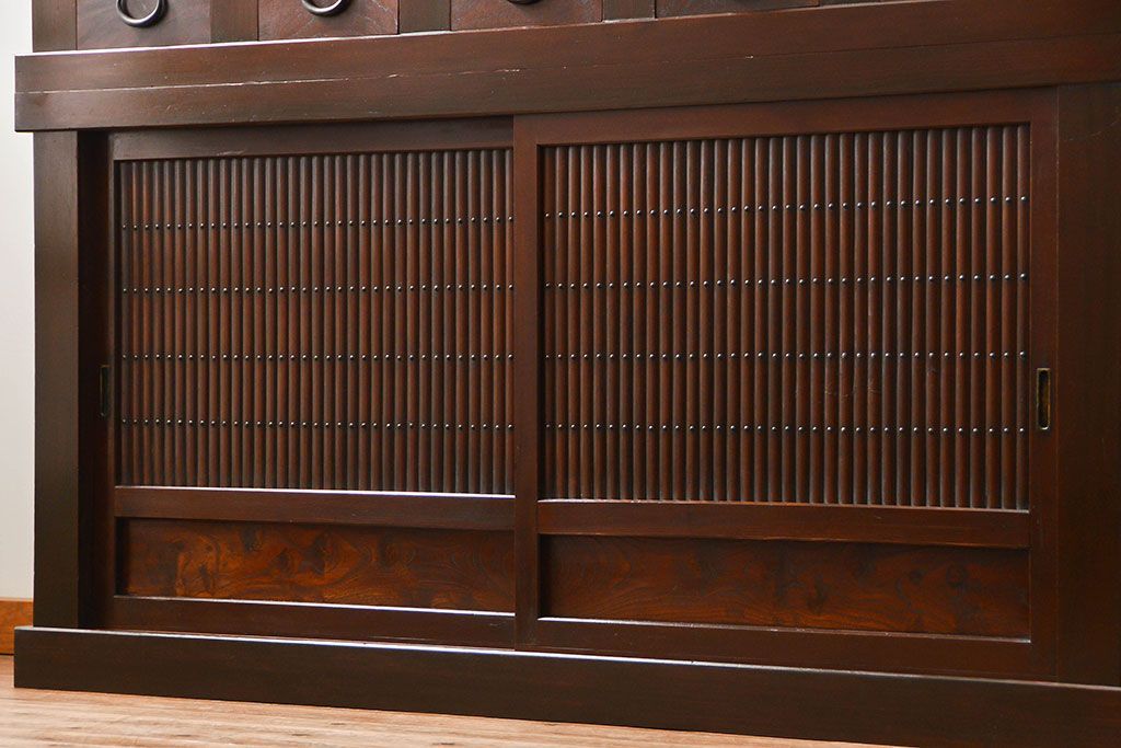 アンティーク家具　アンティーク 丸桟仕上げの上質な六尺近江水屋箪笥