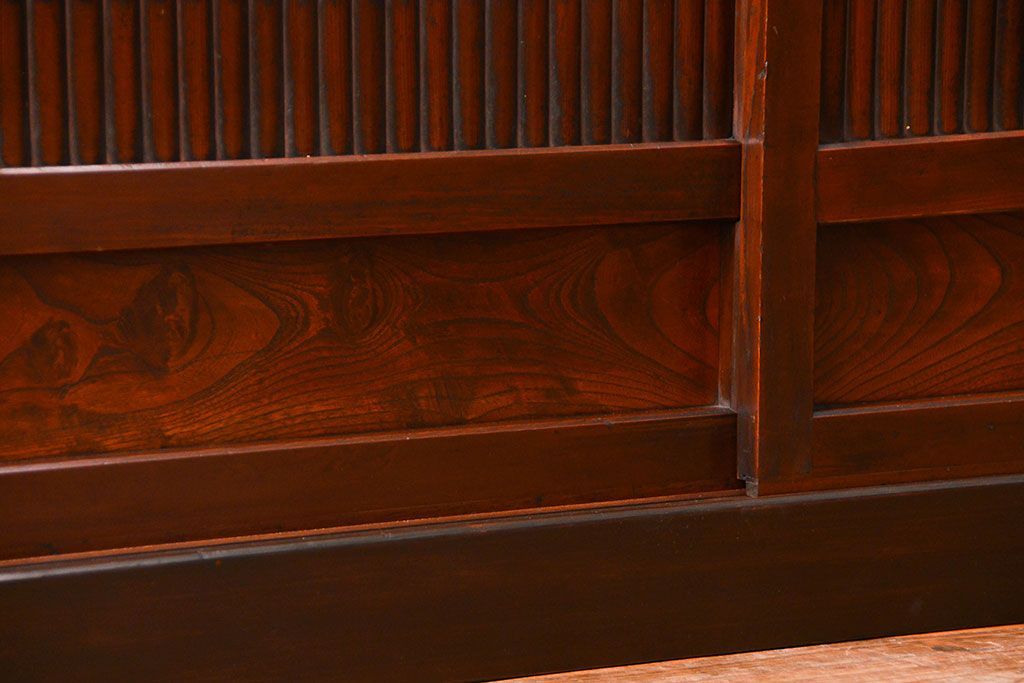 アンティーク家具　アンティーク 丸桟仕上げの上質な六尺近江水屋箪笥