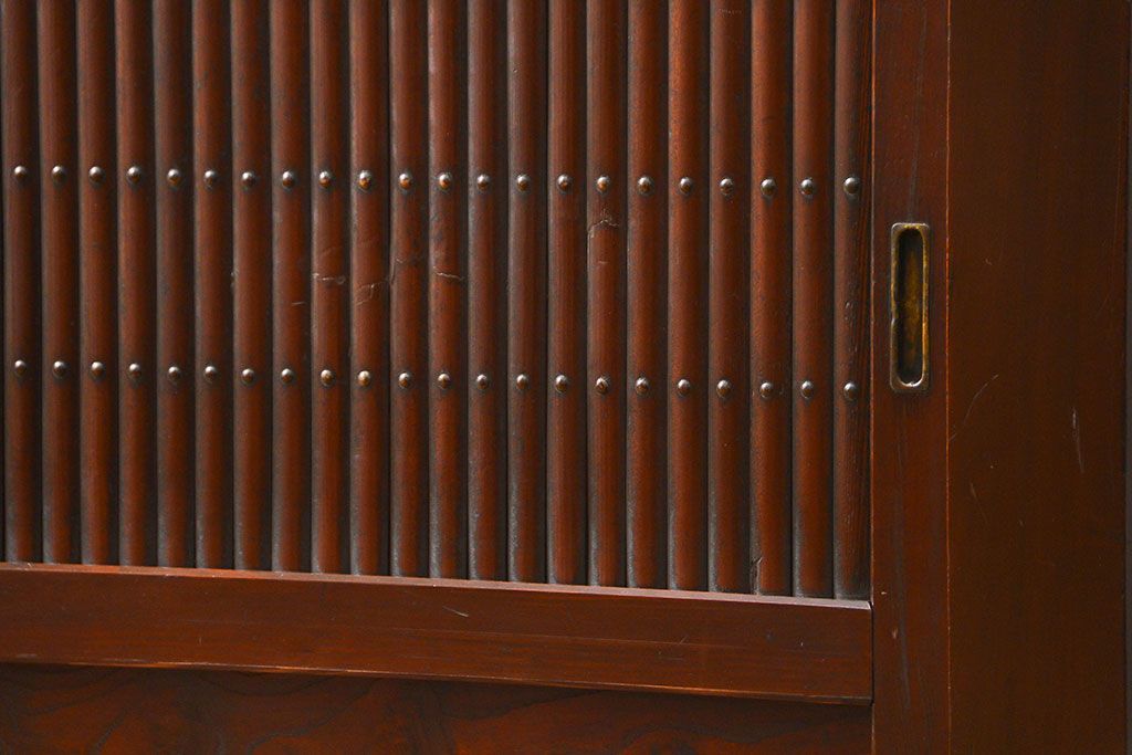 アンティーク家具　アンティーク 丸桟仕上げの上質な六尺近江水屋箪笥