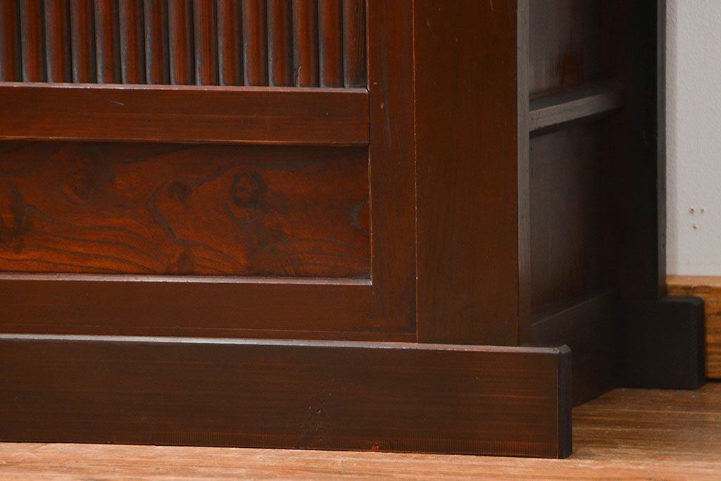 アンティーク家具　アンティーク 丸桟仕上げの上質な六尺近江水屋箪笥