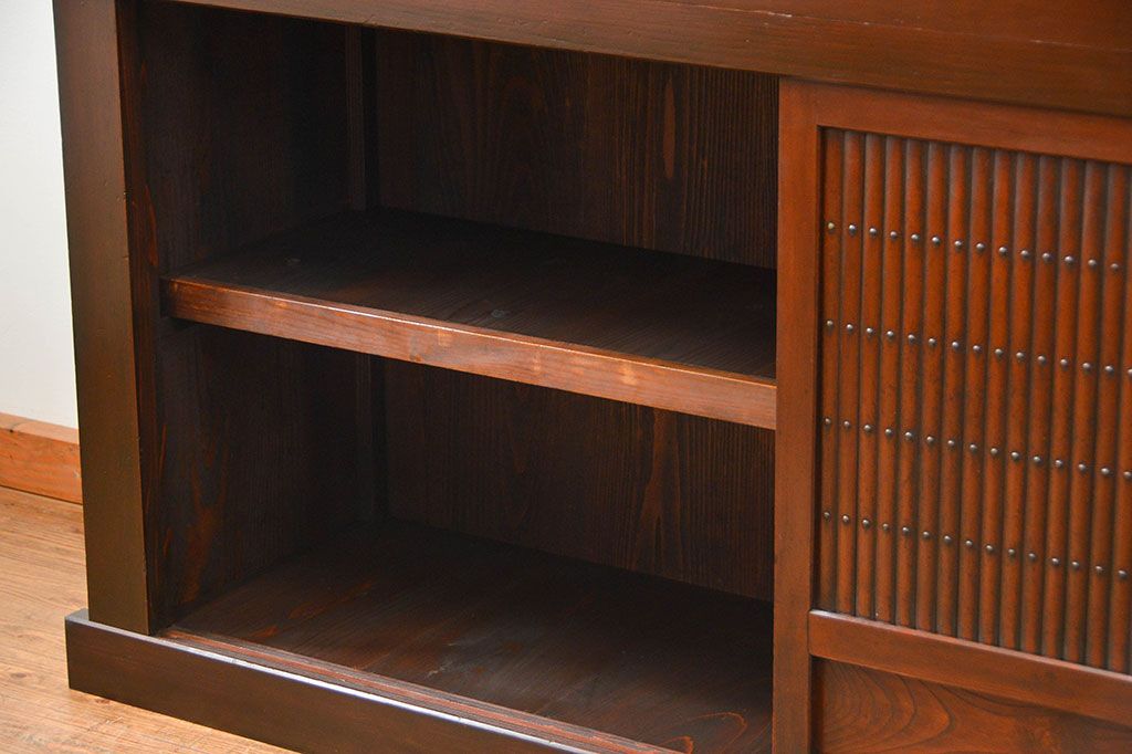 アンティーク家具　アンティーク 丸桟仕上げの上質な六尺近江水屋箪笥