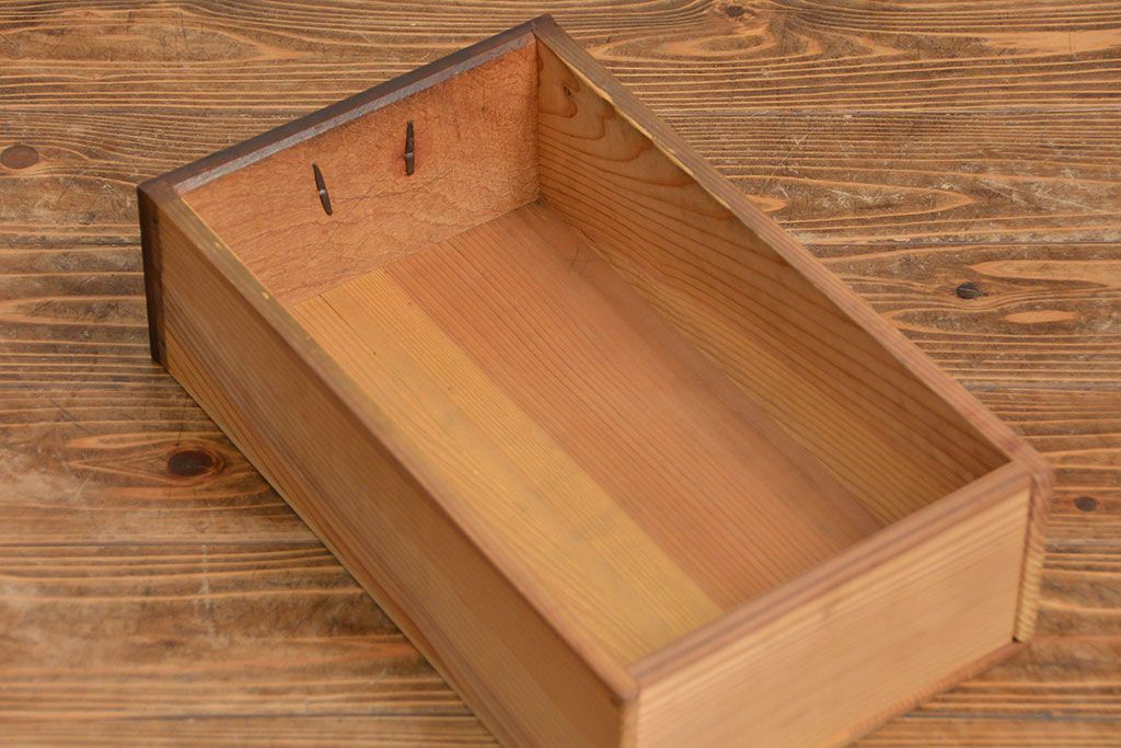 アンティーク家具　アンティーク 丸桟仕上げの上質な六尺近江水屋箪笥