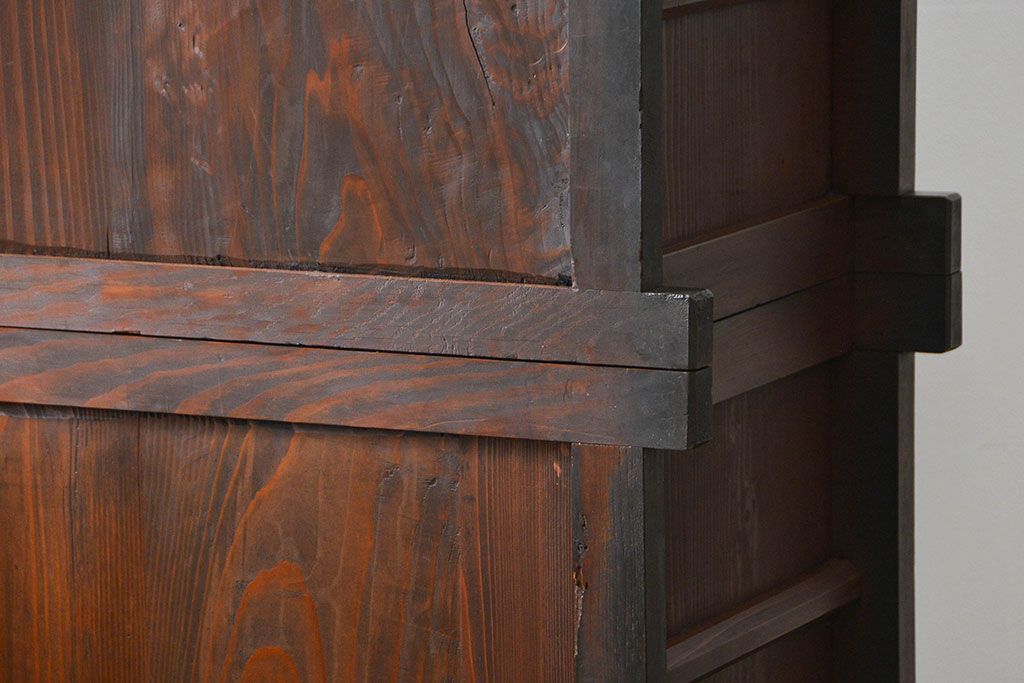 アンティーク家具　アンティーク 丸桟仕上げの上質な六尺近江水屋箪笥