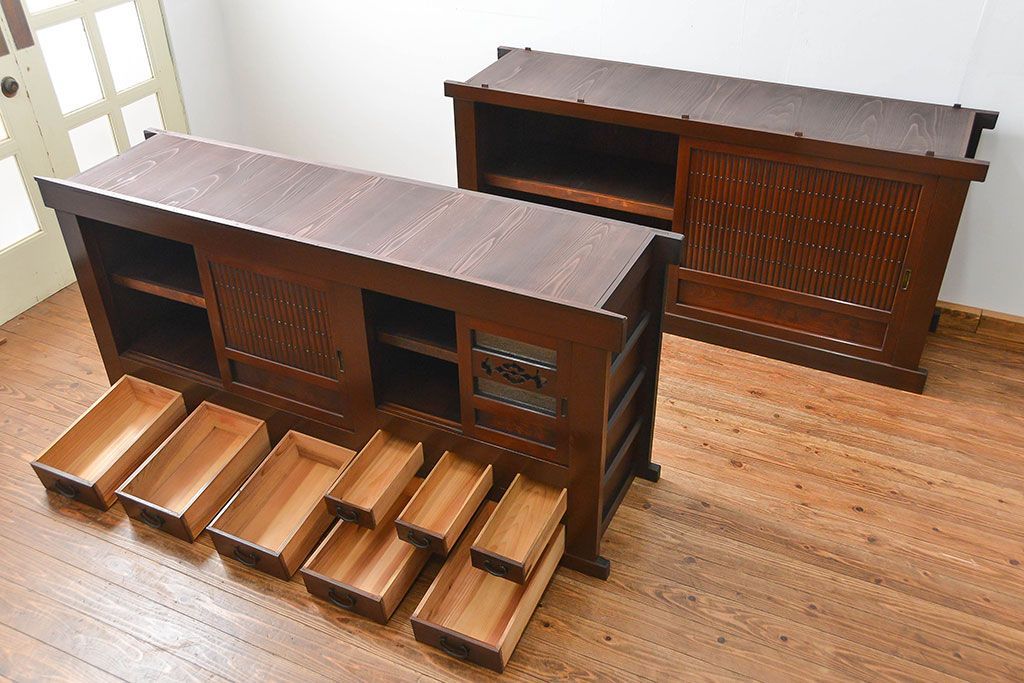 アンティーク家具　アンティーク 丸桟仕上げの上質な六尺近江水屋箪笥