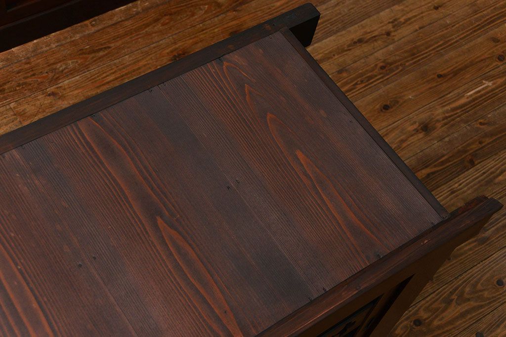 アンティーク家具　アンティーク 丸桟仕上げの上質な六尺近江水屋箪笥