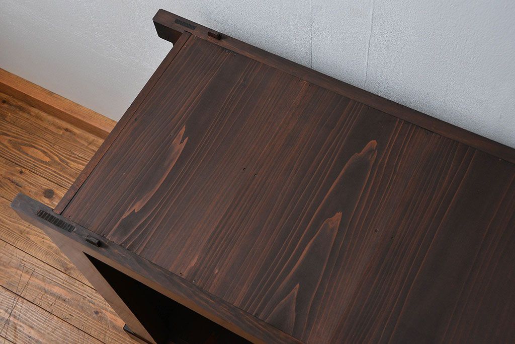 アンティーク家具　アンティーク 丸桟仕上げの上質な六尺近江水屋箪笥