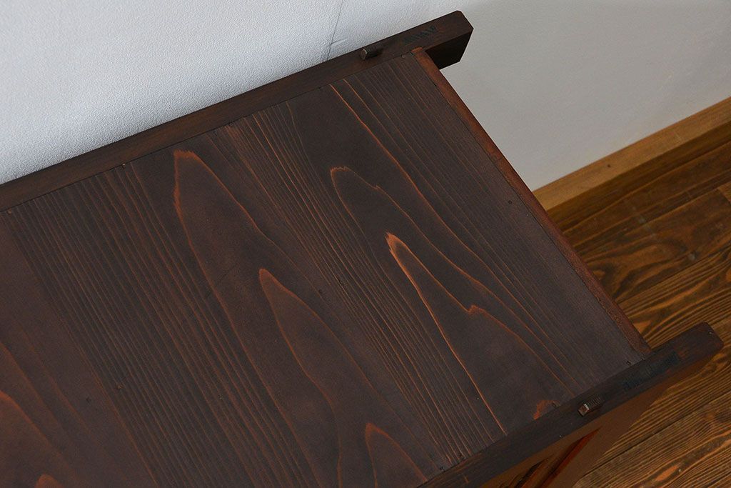 アンティーク家具　アンティーク 丸桟仕上げの上質な六尺近江水屋箪笥