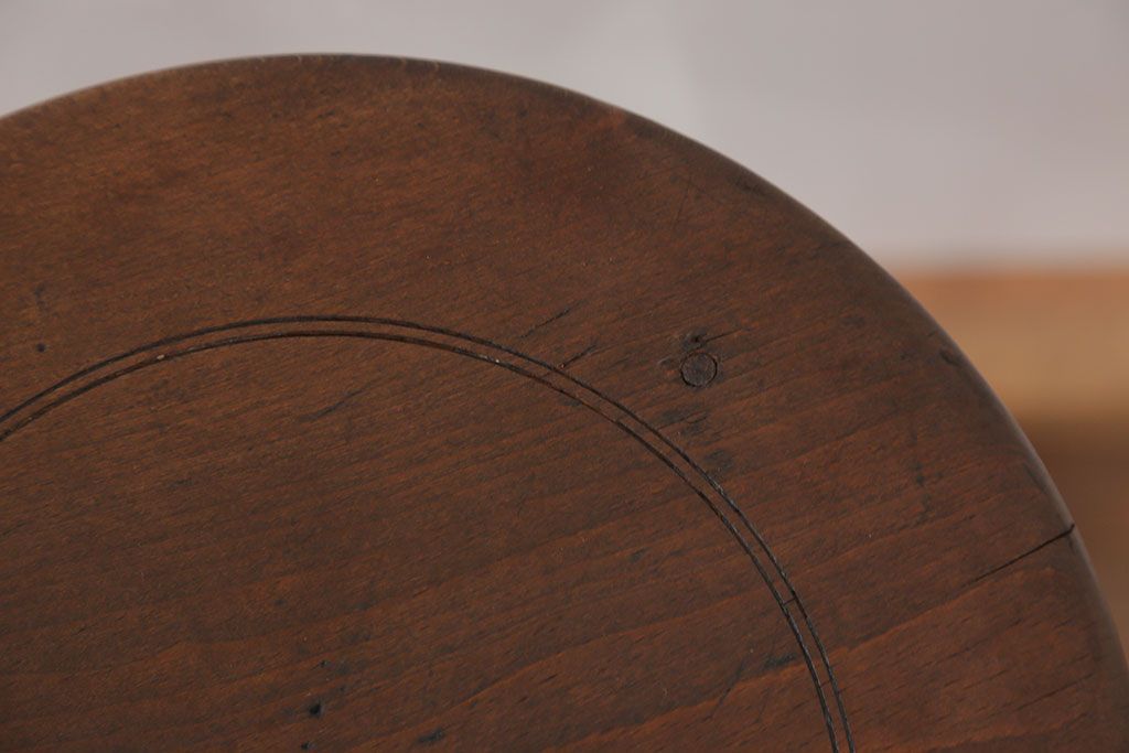 アンティーク家具　アンティーク 古い木の味わい深いスツール(丸椅子、丸イス)