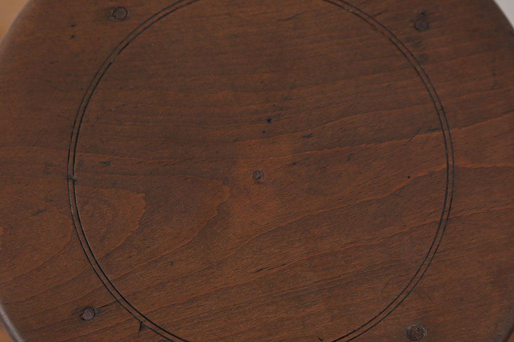 アンティーク家具　アンティーク 古い木の味わい深いスツール(丸椅子、丸イス)