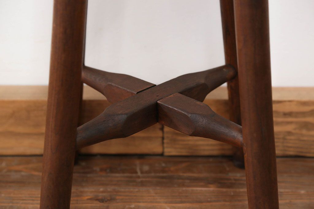 アンティーク家具　アンティーク 古い木の味わい深いスツール(丸椅子、丸イス)