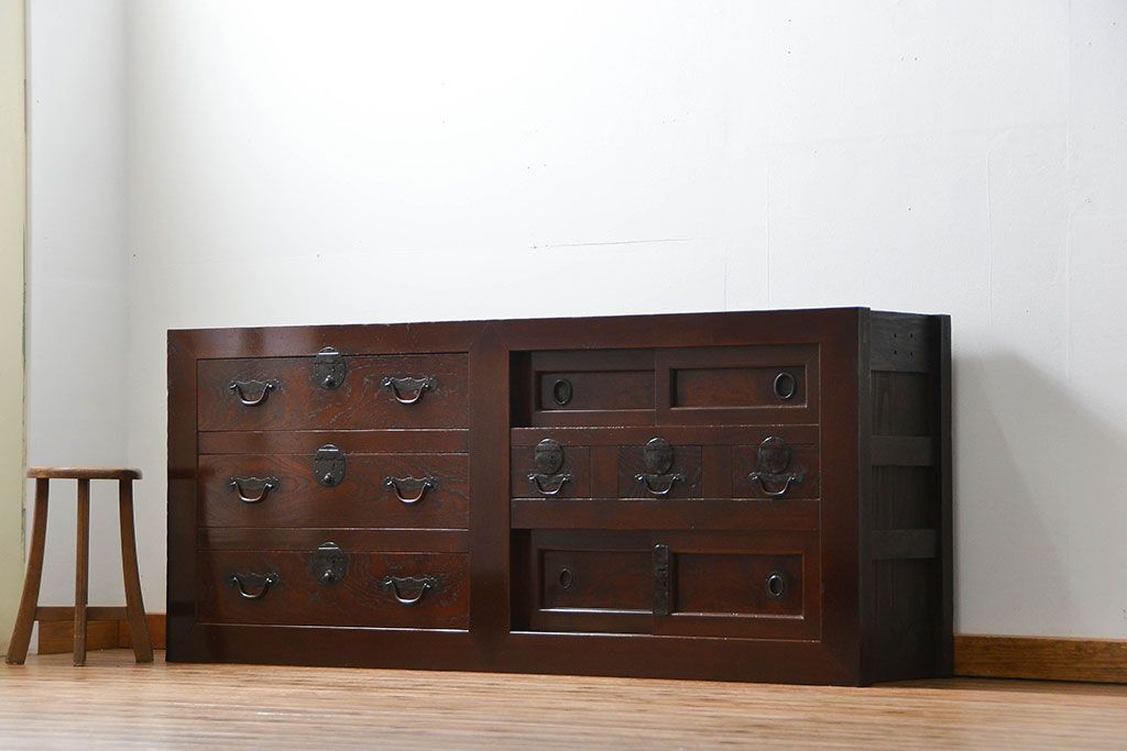 アンティーク家具　アンティーク 使い込まれた収納箪笥サイドボード　(水屋箪笥、キャビネット、チェスト)