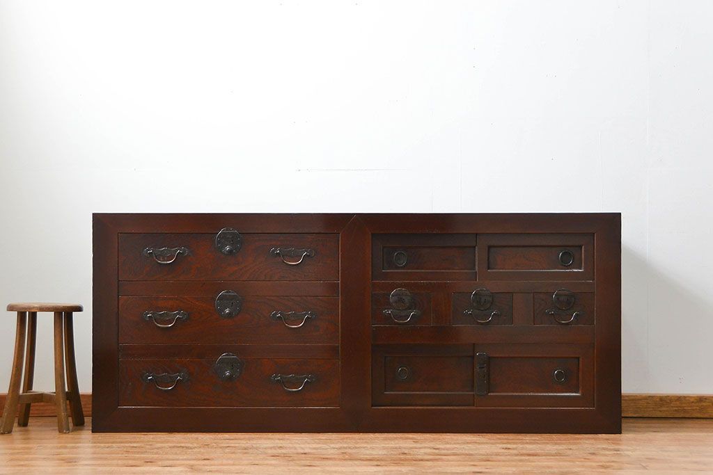 アンティーク家具　アンティーク 使い込まれた収納箪笥サイドボード　(水屋箪笥、キャビネット、チェスト)