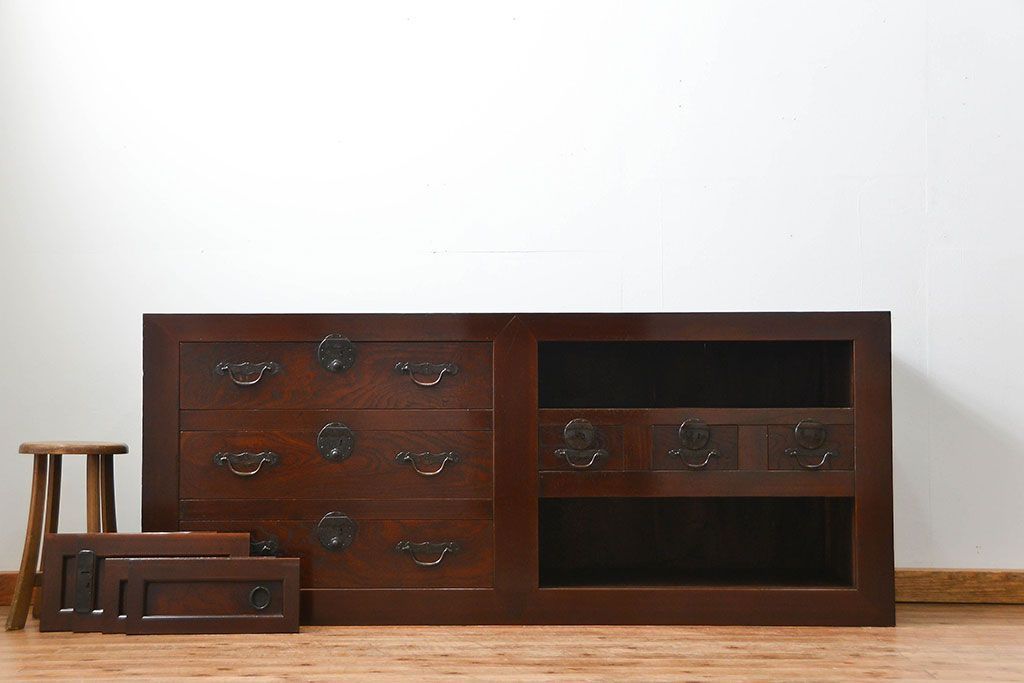 アンティーク家具　アンティーク 使い込まれた収納箪笥サイドボード　(水屋箪笥、キャビネット、チェスト)