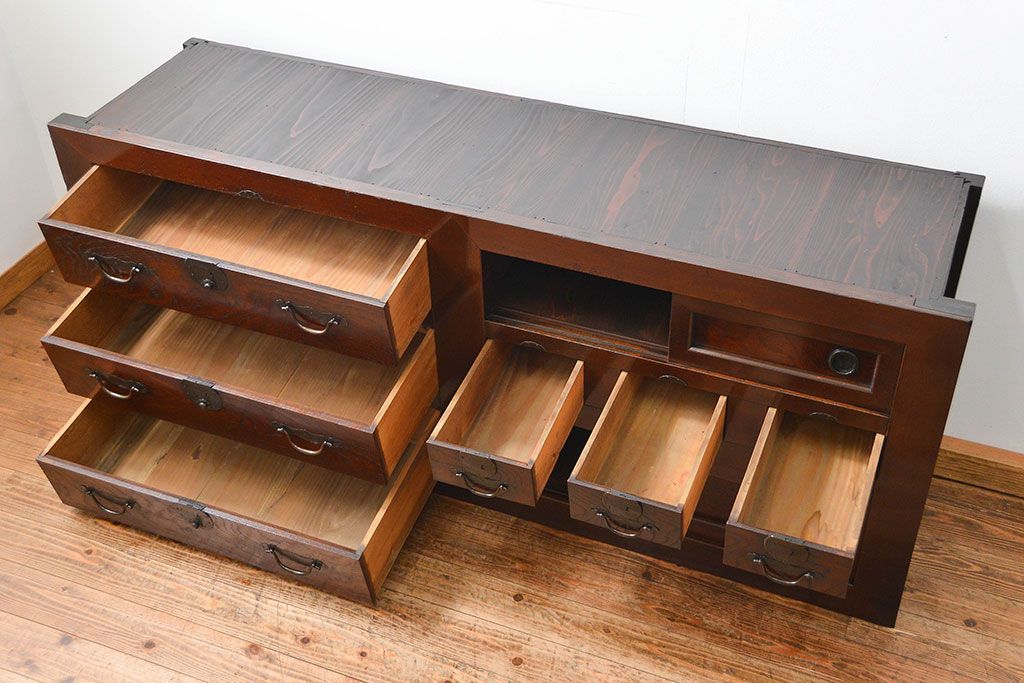 アンティーク家具　アンティーク 使い込まれた収納箪笥サイドボード　(水屋箪笥、キャビネット、チェスト)