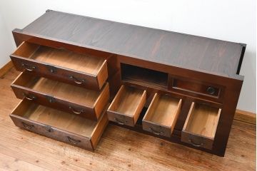 アンティーク家具　アンティーク 使い込まれた収納箪笥サイドボード　(水屋箪笥、キャビネット、チェスト)