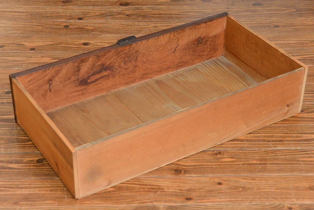 アンティーク家具　アンティーク 使い込まれた収納箪笥サイドボード　(水屋箪笥、キャビネット、チェスト)