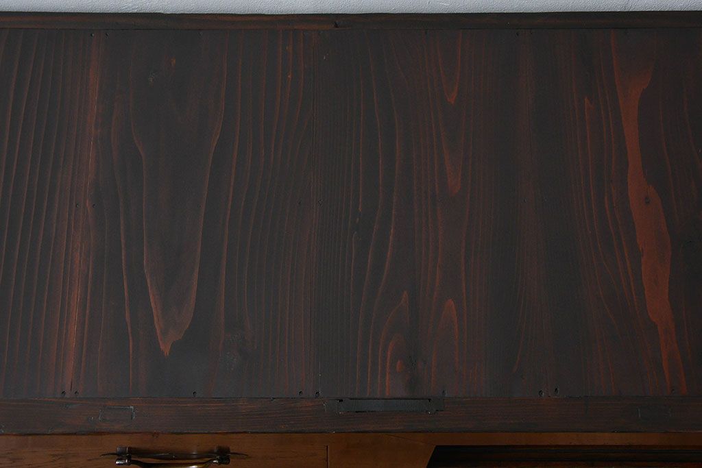 アンティーク家具　アンティーク 使い込まれた収納箪笥サイドボード　(水屋箪笥、キャビネット、チェスト)