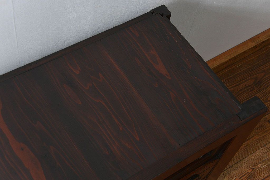 アンティーク家具　アンティーク 使い込まれた収納箪笥サイドボード　(水屋箪笥、キャビネット、チェスト)