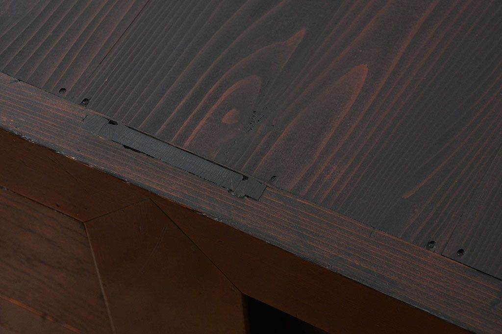 アンティーク家具　アンティーク 使い込まれた収納箪笥サイドボード　(水屋箪笥、キャビネット、チェスト)