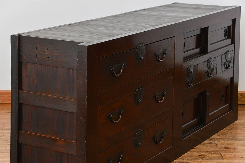 アンティーク家具　アンティーク 使い込まれた収納箪笥サイドボード　(水屋箪笥、キャビネット、チェスト)