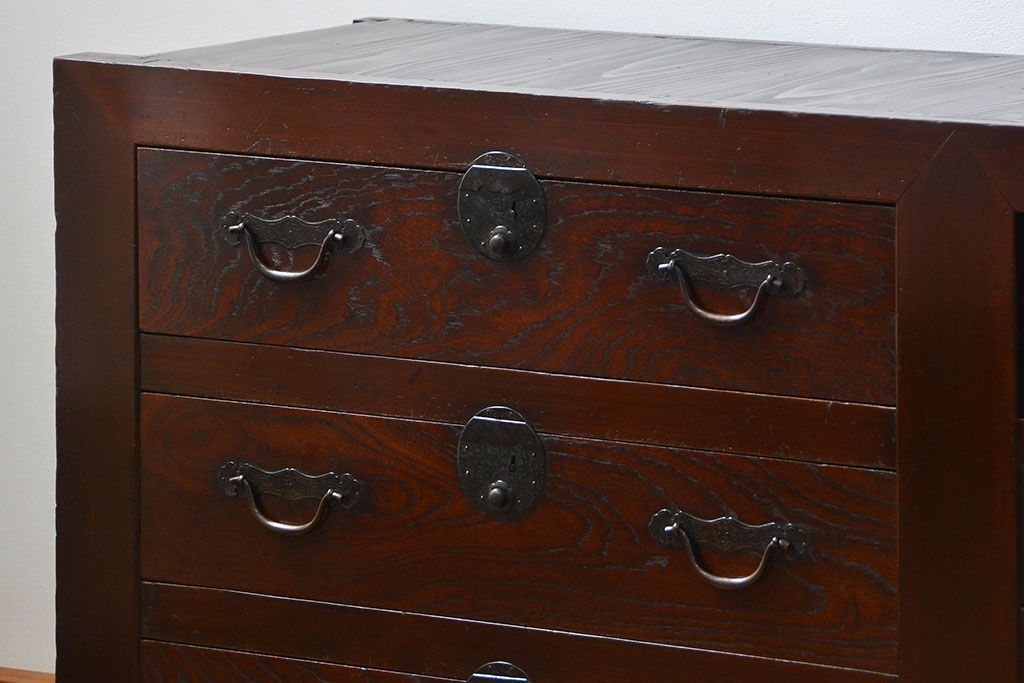 アンティーク家具　アンティーク 使い込まれた収納箪笥サイドボード　(水屋箪笥、キャビネット、チェスト)