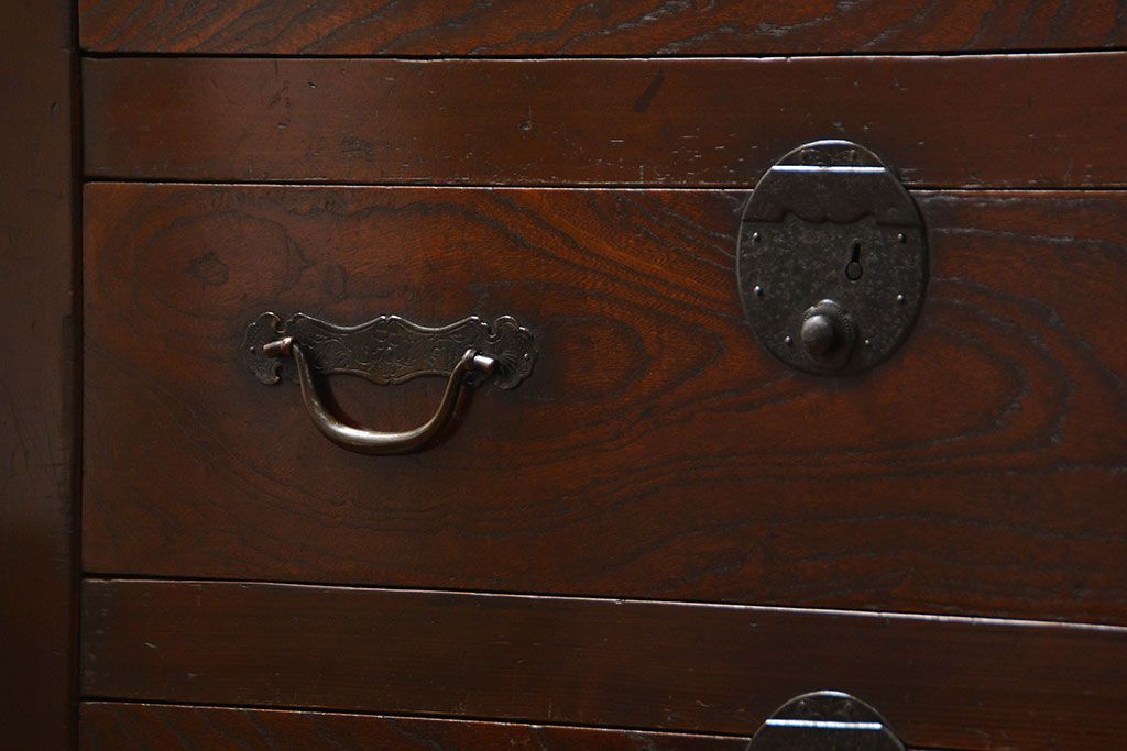 アンティーク家具　アンティーク 使い込まれた収納箪笥サイドボード　(水屋箪笥、キャビネット、チェスト)