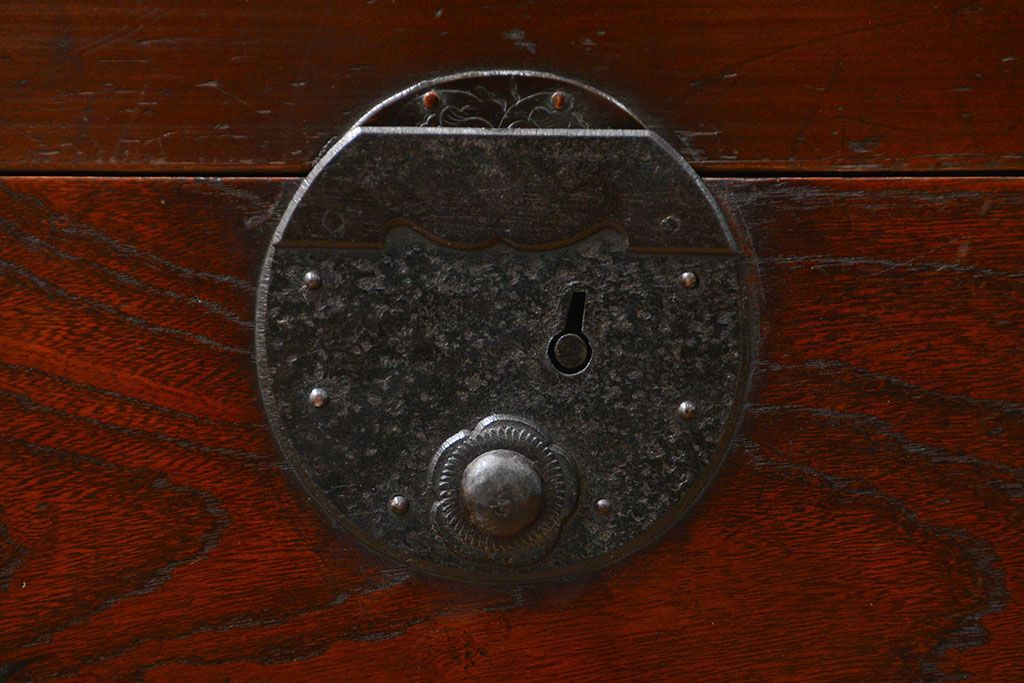 アンティーク家具　アンティーク 使い込まれた収納箪笥サイドボード　(水屋箪笥、キャビネット、チェスト)