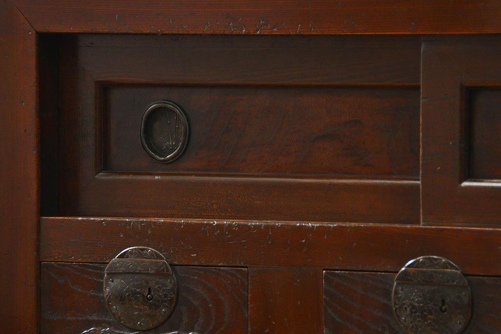 アンティーク家具　アンティーク 使い込まれた収納箪笥サイドボード　(水屋箪笥、キャビネット、チェスト)