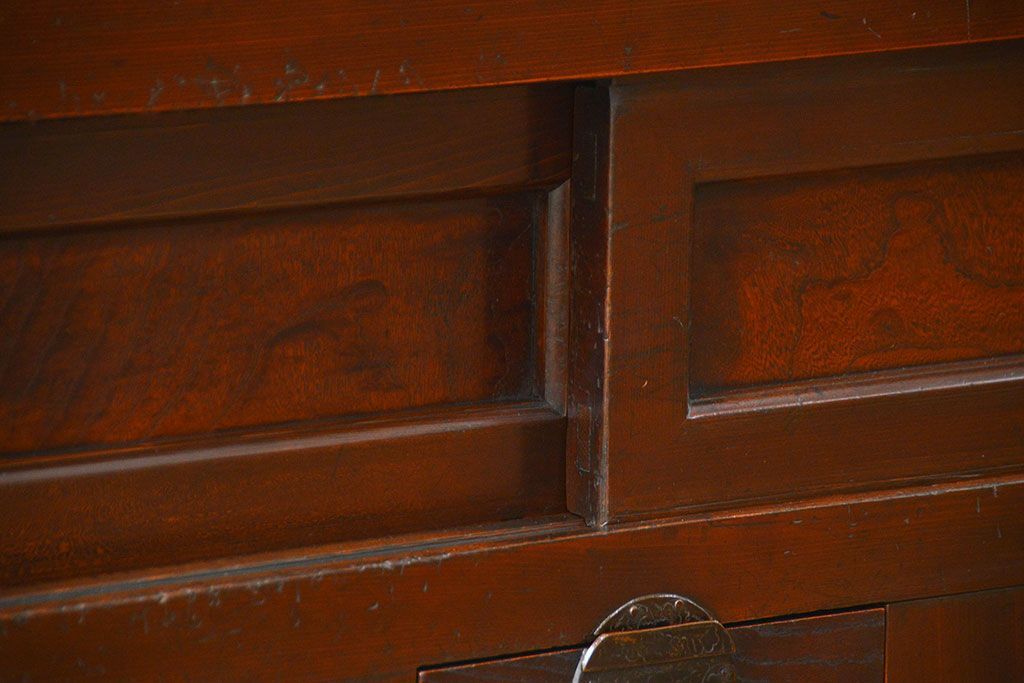 アンティーク家具　アンティーク 使い込まれた収納箪笥サイドボード　(水屋箪笥、キャビネット、チェスト)