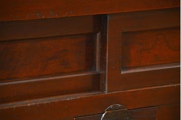 アンティーク家具　アンティーク 使い込まれた収納箪笥サイドボード　(水屋箪笥、キャビネット、チェスト)