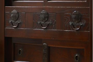 アンティーク家具　アンティーク 使い込まれた収納箪笥サイドボード　(水屋箪笥、キャビネット、チェスト)