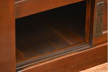 アンティーク家具　アンティーク 使い込まれた収納箪笥サイドボード　(水屋箪笥、キャビネット、チェスト)