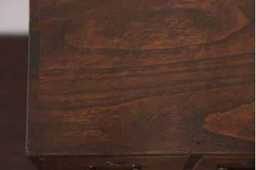 アンティーク家具　アンティーク 古い木の小さな3杯小引き出し