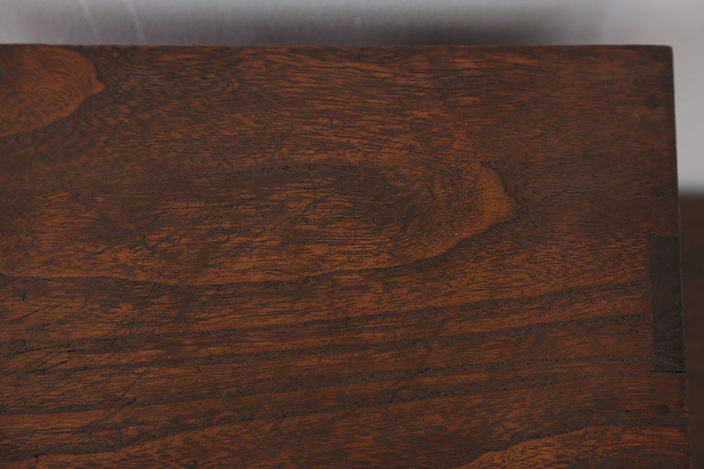 アンティーク家具　アンティーク 古い木の小さな3杯小引き出し