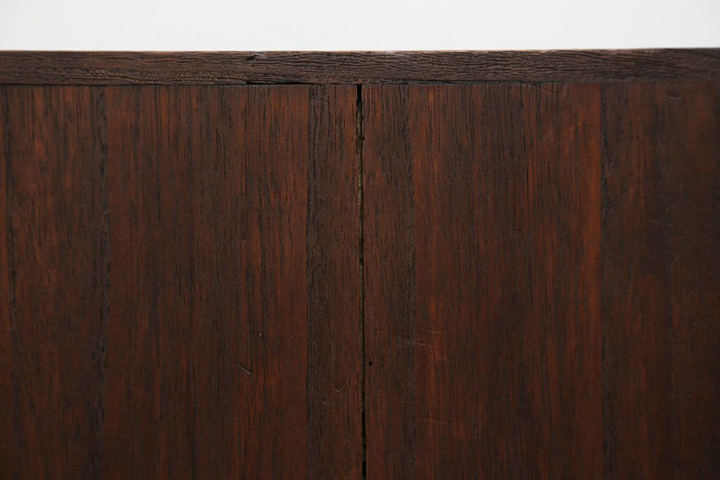 アンティーク家具　アンティーク 古い木の小さな3杯小引き出し