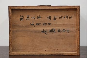 アンティーク家具　アンティーク 古い木の小さな3杯小引き出し