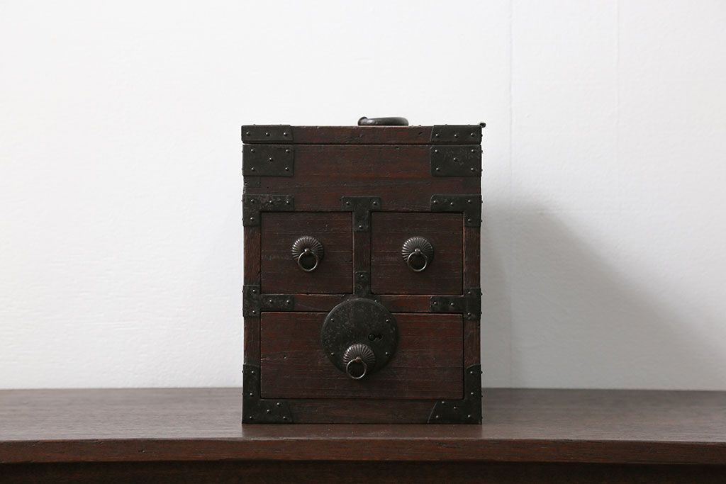 アンティーク雑貨　古民具・骨董 古い桐材の金具の立派な硯箱(小引き出し)