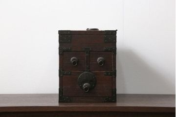 アンティーク雑貨　古民具・骨董 古い桐材の金具の立派な硯箱(小引き出し)