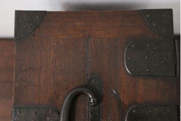 アンティーク雑貨　古民具・骨董 古い桐材の金具の立派な硯箱(小引き出し)