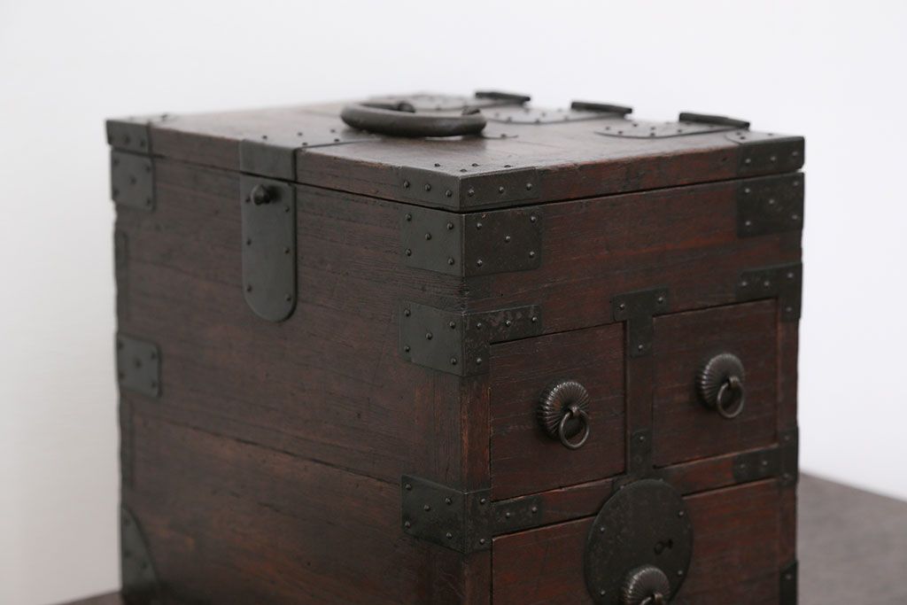 アンティーク雑貨　古民具・骨董 古い桐材の金具の立派な硯箱(小引き出し)