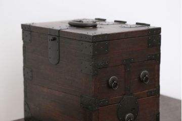 アンティーク雑貨　古民具・骨董 古い桐材の金具の立派な硯箱(小引き出し)